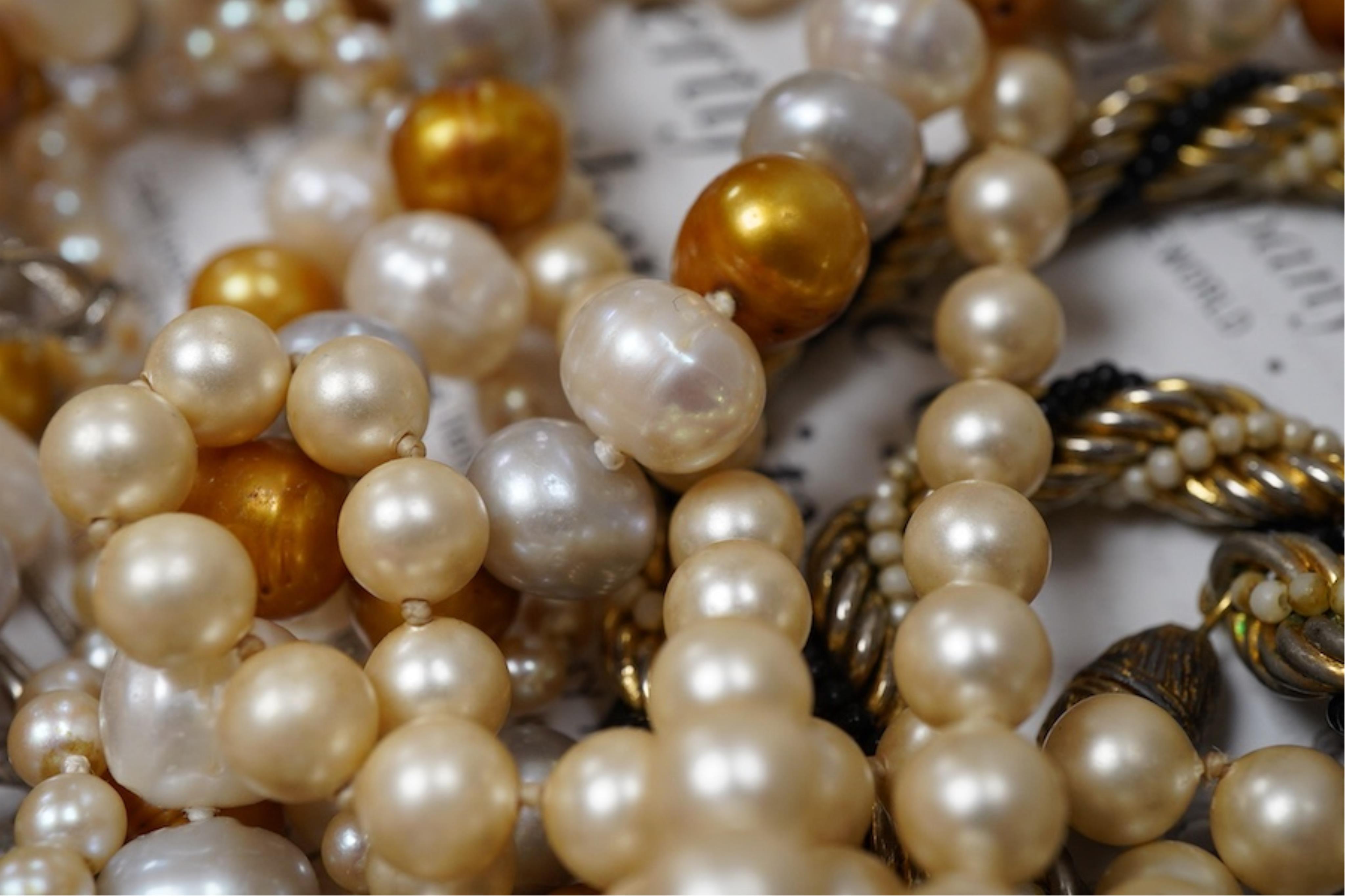 A collection of jewels, comprising: a three-coloured cultured pearl necklace; a graduated cultured pearl necklace; a pair of cultured pearl earrings, screw fittings, stamped 9CT; a silver necklace of textured linking, Br